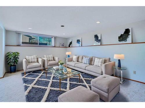 2815 Burgess Drive Nw, Calgary, AB - Indoor Photo Showing Living Room