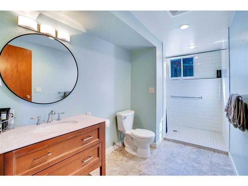 2815 Burgess Drive Nw, Calgary, AB - Indoor Photo Showing Bathroom