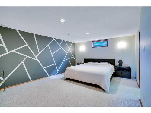 2815 Burgess Drive Nw, Calgary, AB - Indoor Photo Showing Bedroom