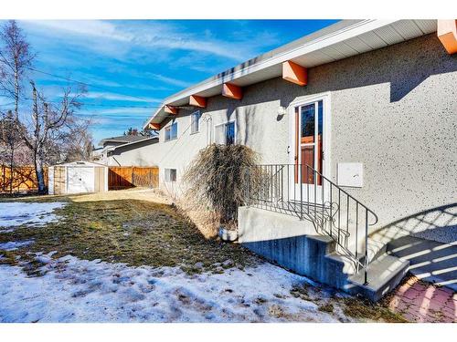 2815 Burgess Drive Nw, Calgary, AB - Outdoor