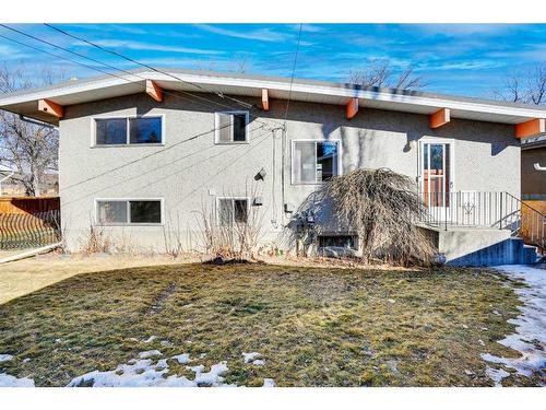 2815 Burgess Drive Nw, Calgary, AB - Outdoor