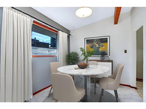 2815 Burgess Drive Nw, Calgary, AB - Indoor Photo Showing Dining Room