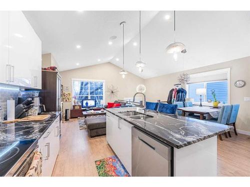 43 Hidden Valley Link Nw, Calgary, AB - Indoor Photo Showing Kitchen With Double Sink With Upgraded Kitchen