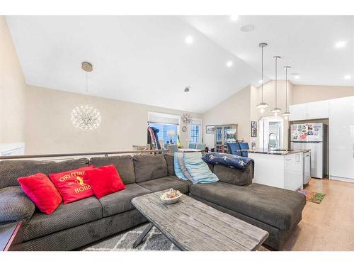 43 Hidden Valley Link Nw, Calgary, AB - Indoor Photo Showing Living Room