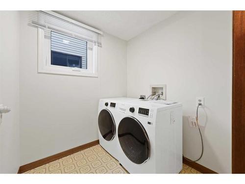 8504 Hawkford Gate Nw, Calgary, AB - Indoor Photo Showing Laundry Room