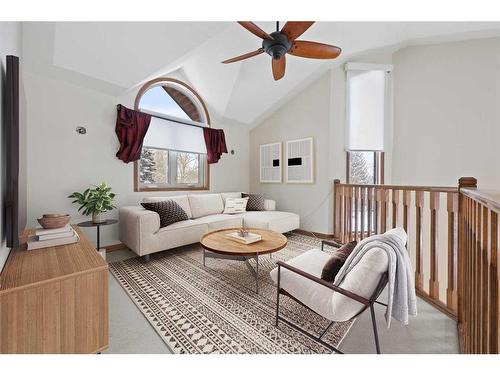 8504 Hawkford Gate Nw, Calgary, AB - Indoor Photo Showing Living Room