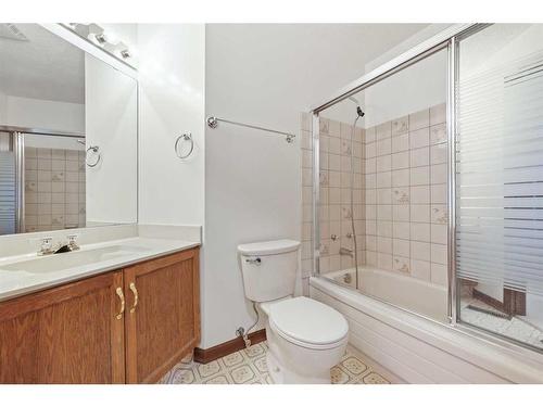 8504 Hawkford Gate Nw, Calgary, AB - Indoor Photo Showing Bathroom