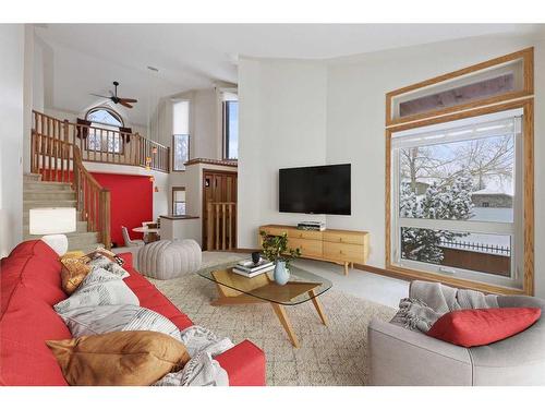 8504 Hawkford Gate Nw, Calgary, AB - Indoor Photo Showing Living Room