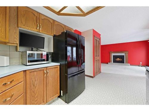 8504 Hawkford Gate Nw, Calgary, AB - Indoor Photo Showing Kitchen