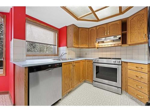 8504 Hawkford Gate Nw, Calgary, AB - Indoor Photo Showing Kitchen With Double Sink