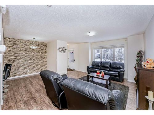 134 Cityscape Boulevard Ne, Calgary, AB - Indoor Photo Showing Living Room