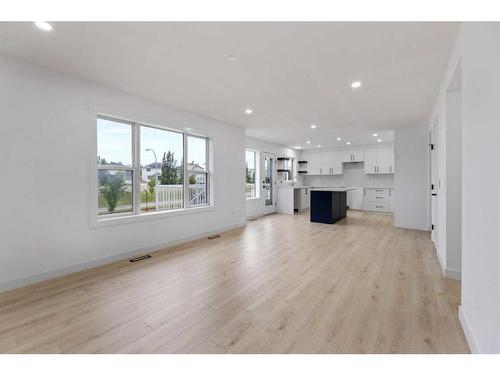 80 Sceptre Close Nw, Calgary, AB - Indoor Photo Showing Living Room