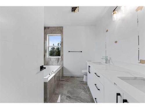 80 Sceptre Close Nw, Calgary, AB - Indoor Photo Showing Bathroom