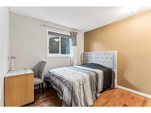 357 Martinwood Place Ne, Calgary, AB - Indoor Photo Showing Bedroom