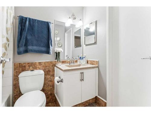 357 Martinwood Place Ne, Calgary, AB - Indoor Photo Showing Bathroom