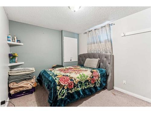 357 Martinwood Place Ne, Calgary, AB - Indoor Photo Showing Bedroom