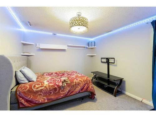 357 Martinwood Place Ne, Calgary, AB - Indoor Photo Showing Bedroom