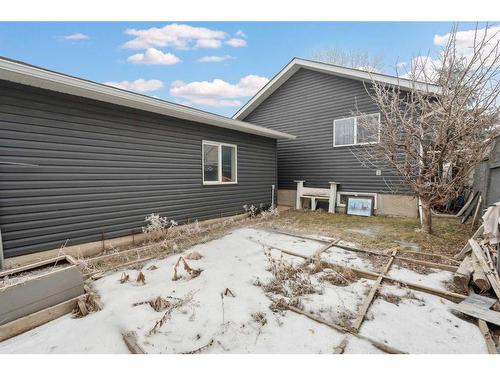 357 Martinwood Place Ne, Calgary, AB - Outdoor