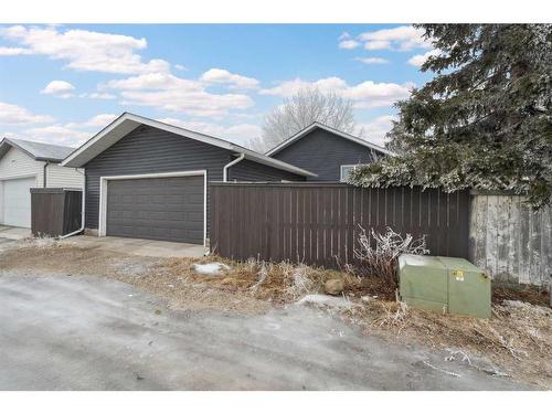 357 Martinwood Place Ne, Calgary, AB - Outdoor