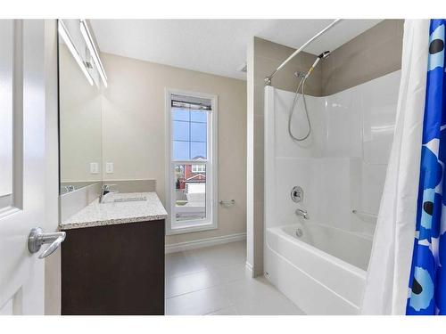 283 Nolan Hill Boulevard Nw, Calgary, AB - Indoor Photo Showing Bathroom