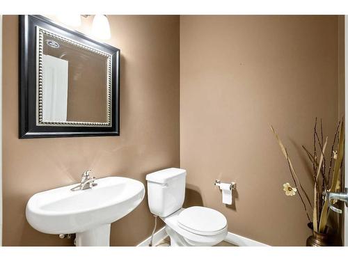 15 Silverado Skies Manor Sw, Calgary, AB - Indoor Photo Showing Bathroom