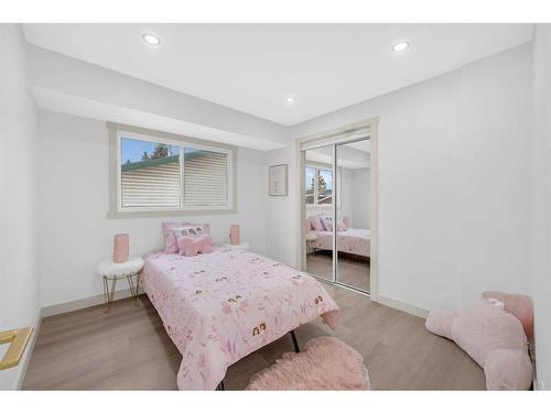 820 Maidstone Drive Ne, Calgary, AB - Indoor Photo Showing Bedroom