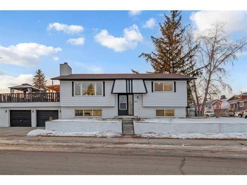 820 Maidstone Drive Ne, Calgary, AB - Outdoor With Facade