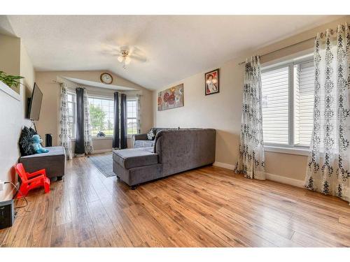 13 Saddlemont Grove Ne, Calgary, AB - Indoor Photo Showing Living Room