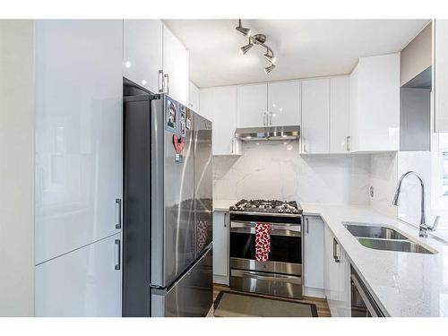 72 Deerpath Road Se, Calgary, AB - Indoor Photo Showing Kitchen With Double Sink With Upgraded Kitchen