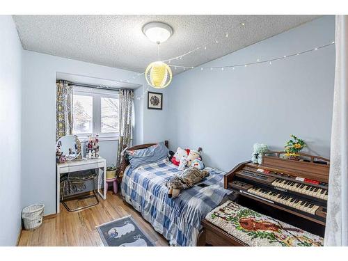 72 Deerpath Road Se, Calgary, AB - Indoor Photo Showing Bedroom