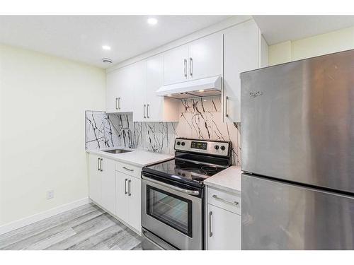 72 Deerpath Road Se, Calgary, AB - Indoor Photo Showing Kitchen