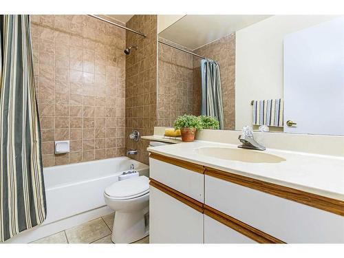 72 Deerpath Road Se, Calgary, AB - Indoor Photo Showing Bathroom