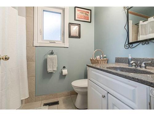 72 Deerpath Road Se, Calgary, AB - Indoor Photo Showing Bathroom