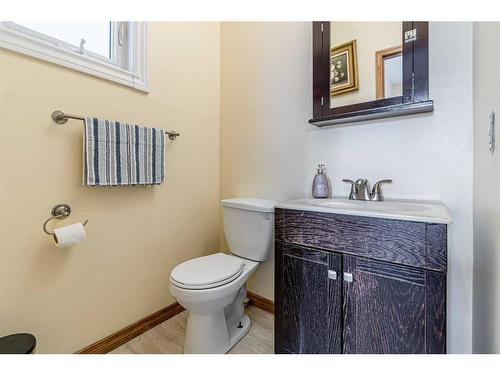 72 Deerpath Road Se, Calgary, AB - Indoor Photo Showing Bathroom