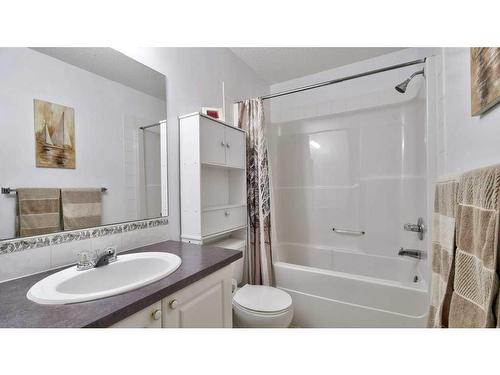 144 Mt Aberdeen Manor Se, Calgary, AB - Indoor Photo Showing Bathroom