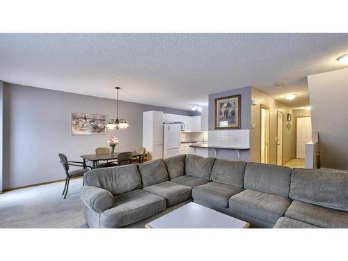 144 Mt Aberdeen Manor Se, Calgary, AB - Indoor Photo Showing Living Room