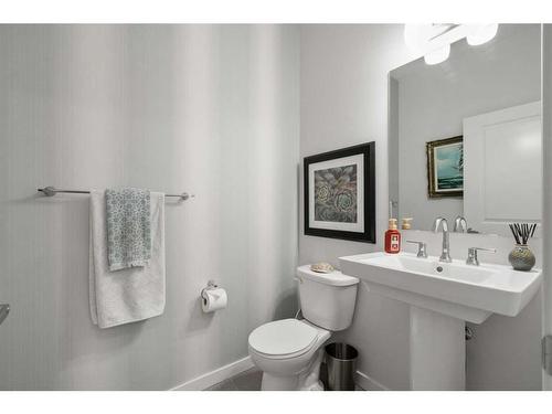 94 Walgrove Green Se, Calgary, AB - Indoor Photo Showing Bathroom