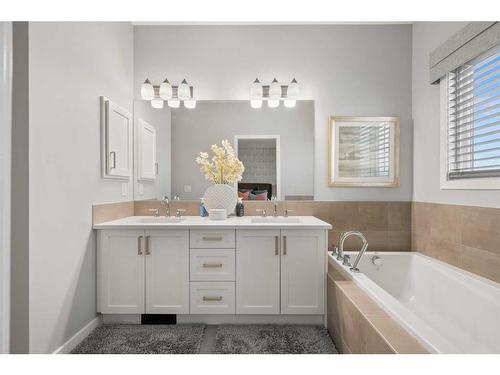 94 Walgrove Green Se, Calgary, AB - Indoor Photo Showing Bathroom