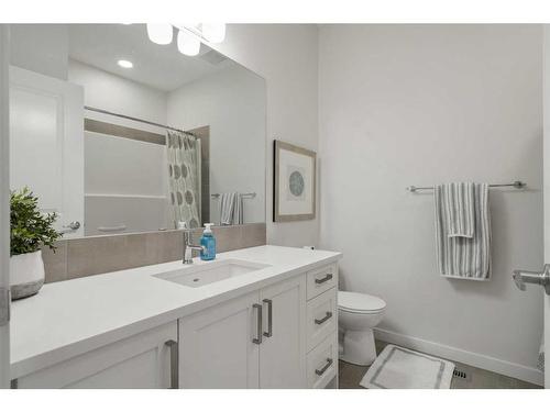 94 Walgrove Green Se, Calgary, AB - Indoor Photo Showing Bathroom