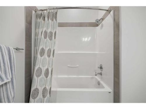 94 Walgrove Green Se, Calgary, AB - Indoor Photo Showing Bathroom