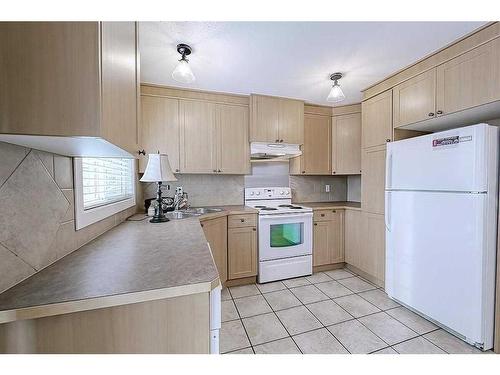 153 Templemont Drive Ne, Calgary, AB - Indoor Photo Showing Kitchen With Double Sink