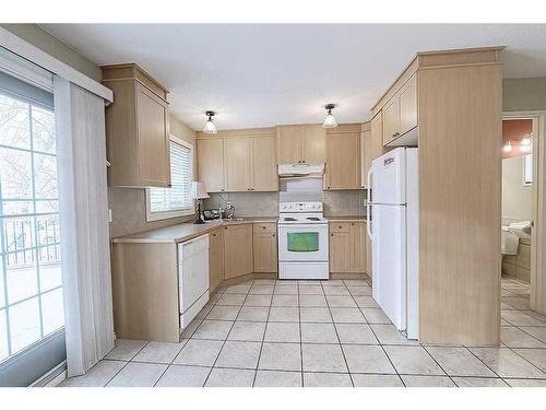 153 Templemont Drive Ne, Calgary, AB - Indoor Photo Showing Kitchen