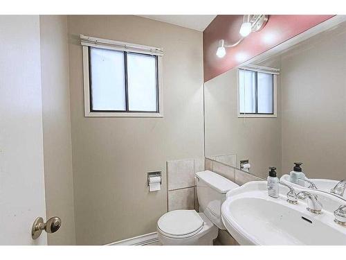 153 Templemont Drive Ne, Calgary, AB - Indoor Photo Showing Bathroom