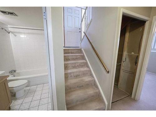 153 Templemont Drive Ne, Calgary, AB - Indoor Photo Showing Bathroom