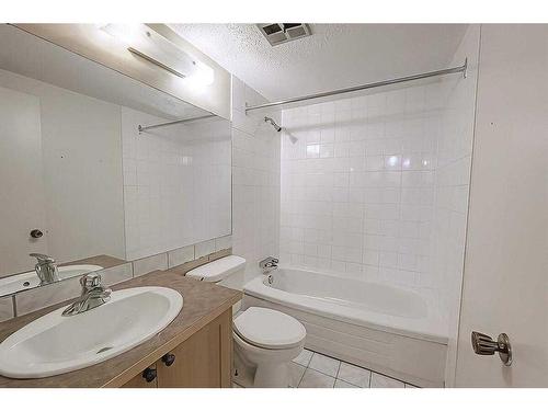 153 Templemont Drive Ne, Calgary, AB - Indoor Photo Showing Bathroom