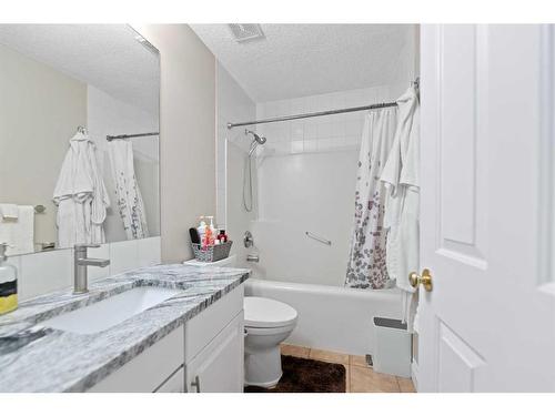 8255 Saddleridge Drive Ne, Calgary, AB - Indoor Photo Showing Bathroom