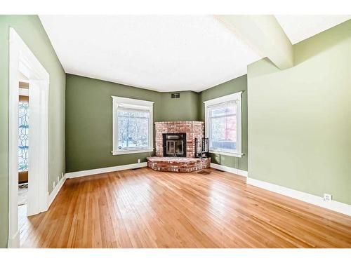 234 10A Street Nw, Calgary, AB - Indoor Photo Showing Living Room With Fireplace