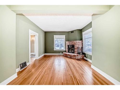 234 10A Street Nw, Calgary, AB - Indoor Photo Showing Living Room With Fireplace