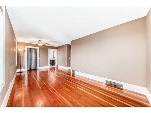 234 10A Street Nw, Calgary, AB - Indoor Photo Showing Other Room