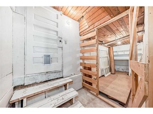 234 10A Street Nw, Calgary, AB - Indoor Photo Showing Other Room